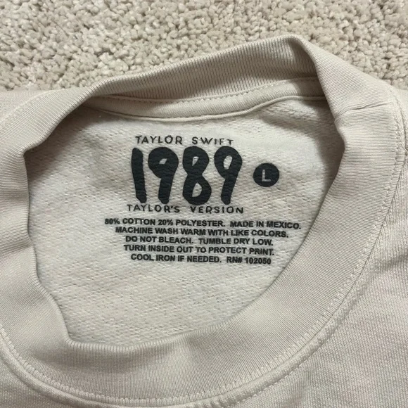Taylor Swift 1989 Crewneck - Picture 3 of 3